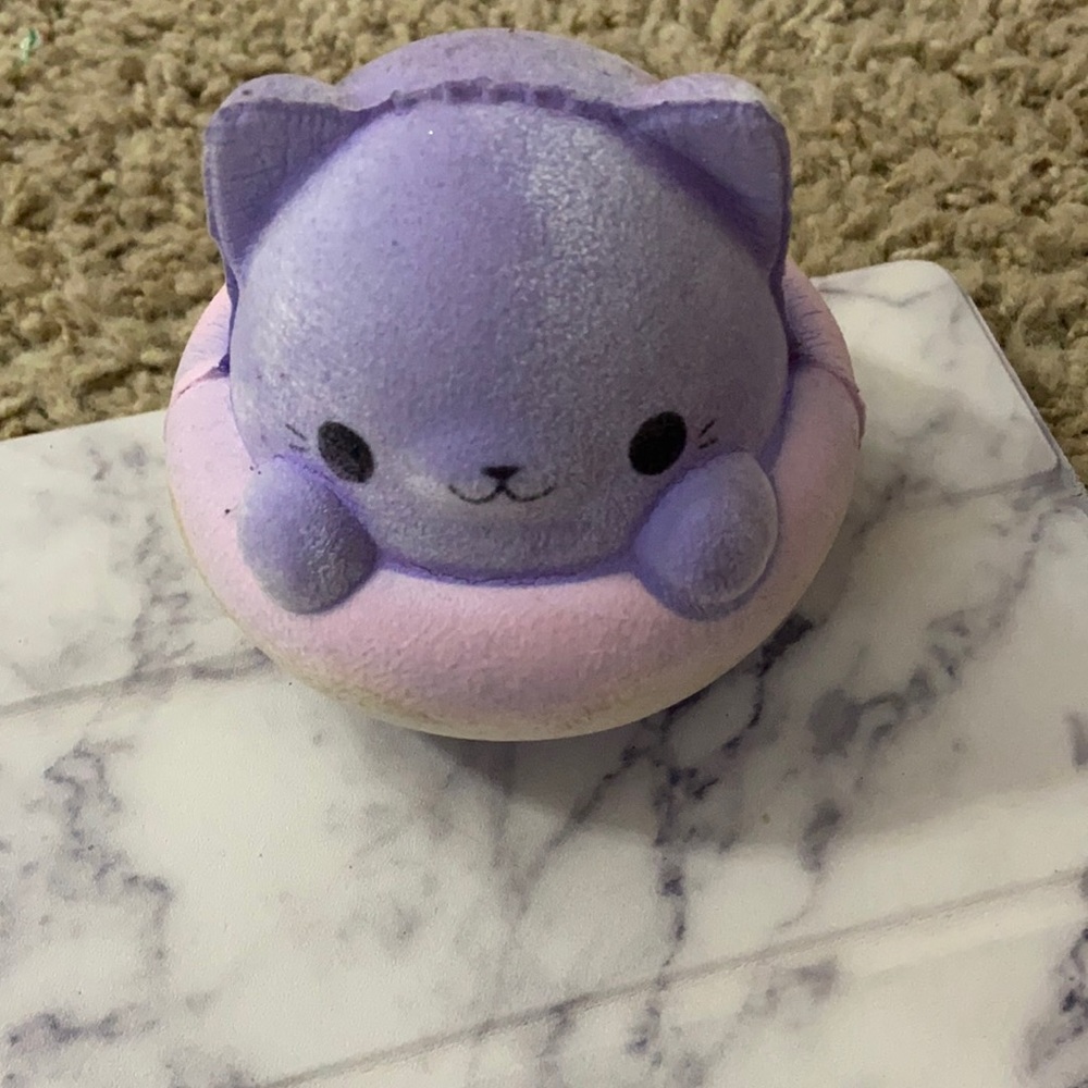 Kitty doughnut squishy